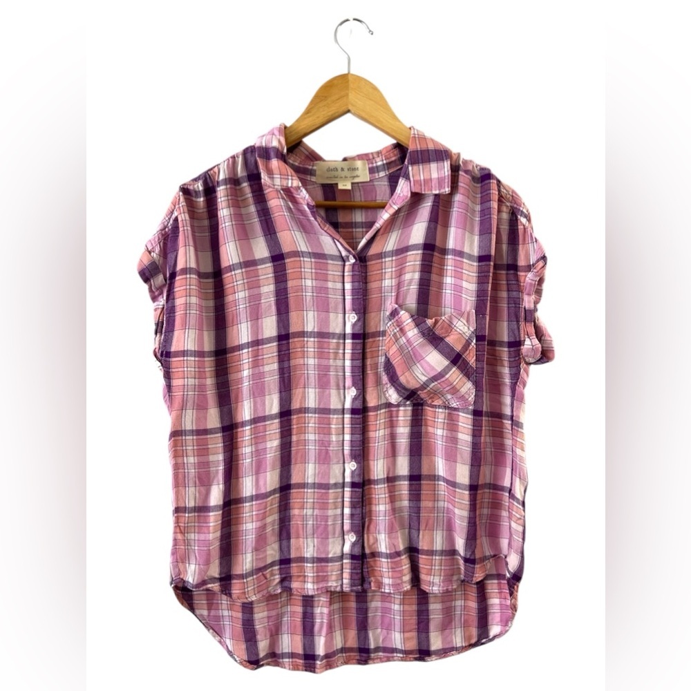 Cloth and Stone plaid button down tshirt